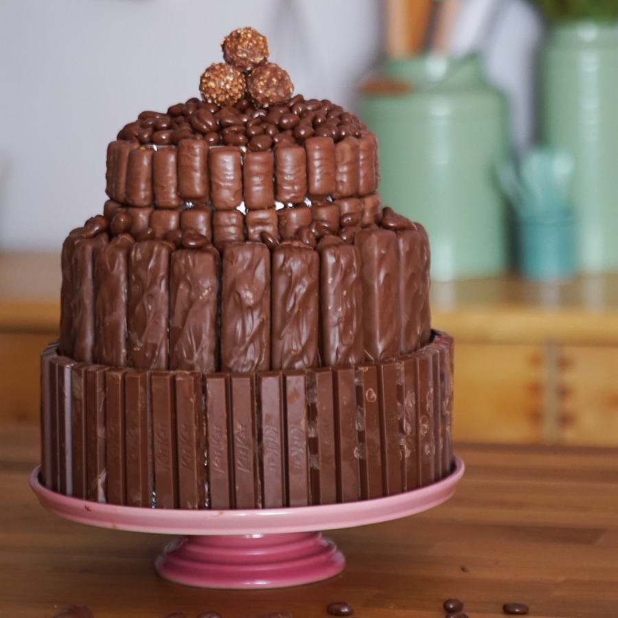 Schokoladen-Trüffel-Kuchen mit Schokolade Zuckerguss & Icing Chocolate bar Kuchen - Schokoladenkuchen